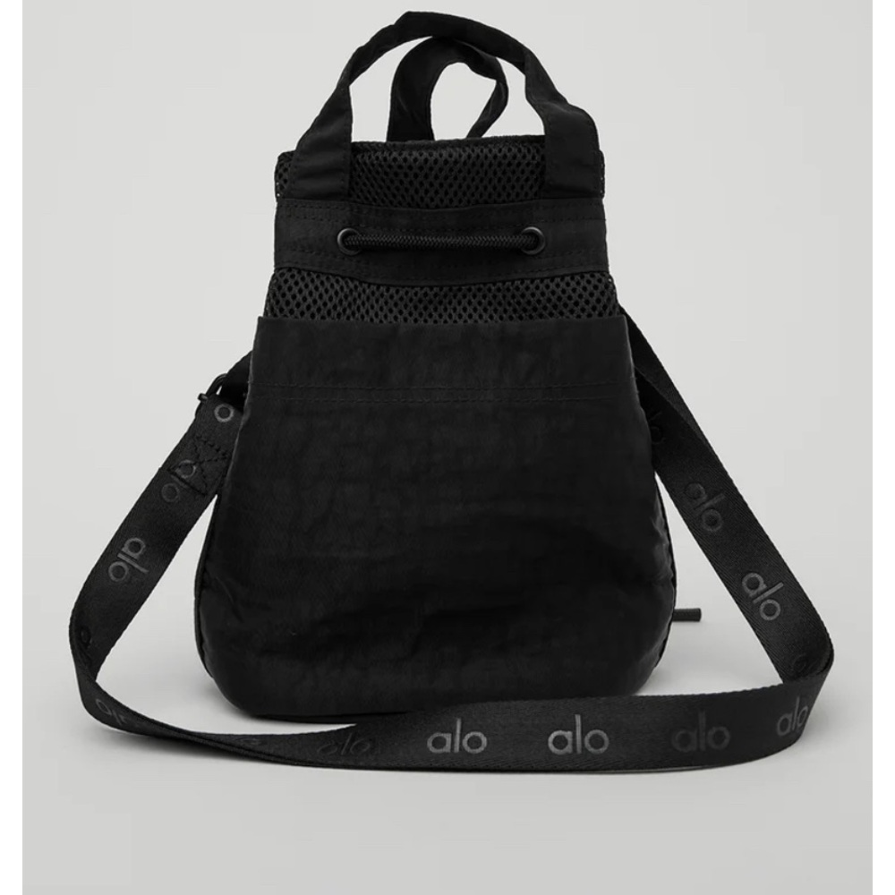 Brand new Alo Yoga brand bucket bag